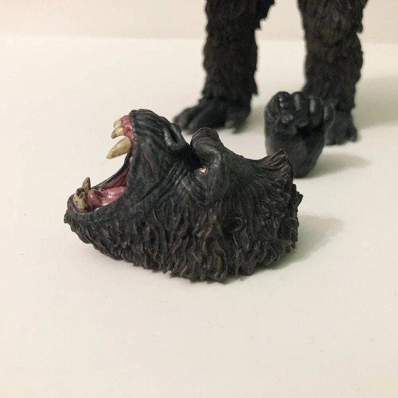 Mezco Toyz King Kong Skull Island Action Figure 7  Inch Tall Incomplete - Picture 5 of 16